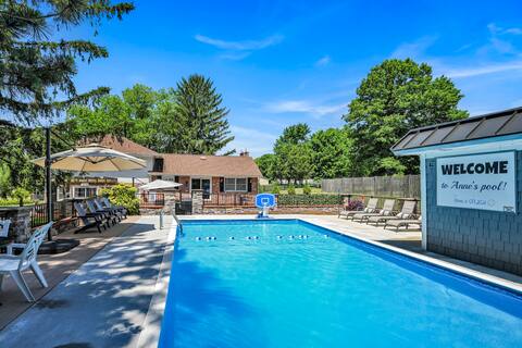 midcentury split level home,with pool and hottub