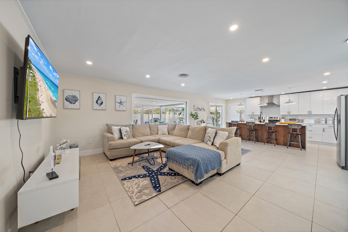 Popular Airbnb listing: Oasis by Siesta Key Beach and Downtown SRQ w/pool in Southgate
