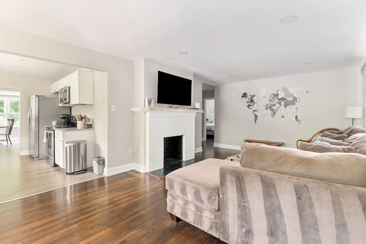 Cozy 3 Bedroom Home Near Downtown - Chesterfield, VA