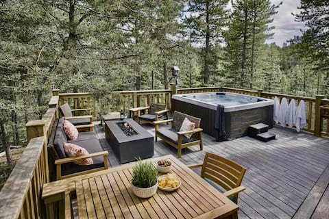 Secluded Mtn Cabin: Hot Tub, Large Deck & Fire Pit