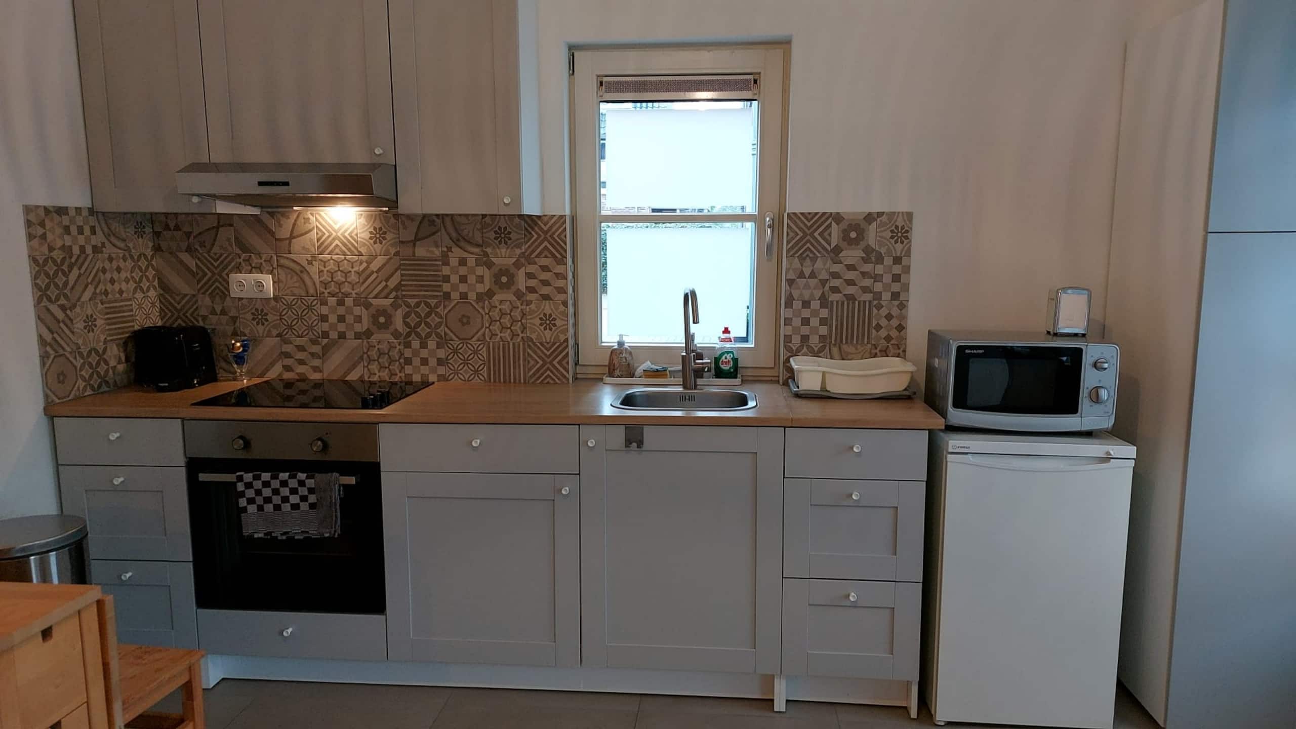 Beautiful and stylish cottage near AMS w/parking - Photo 4