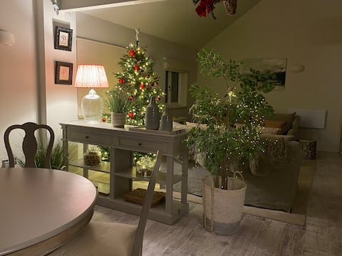 Beautiful open plan accommodation
to 1st floor.