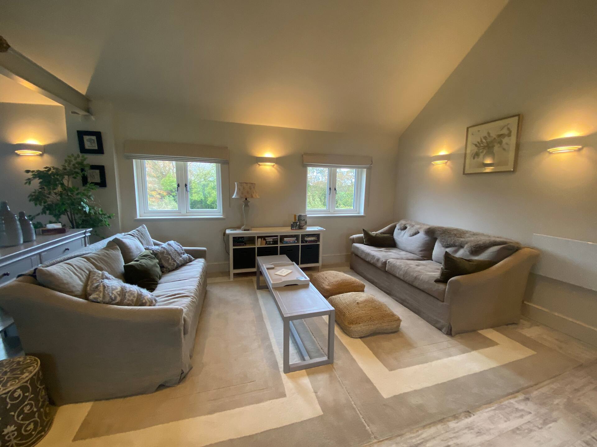Beautiful open plan accommodation to 1st floor.