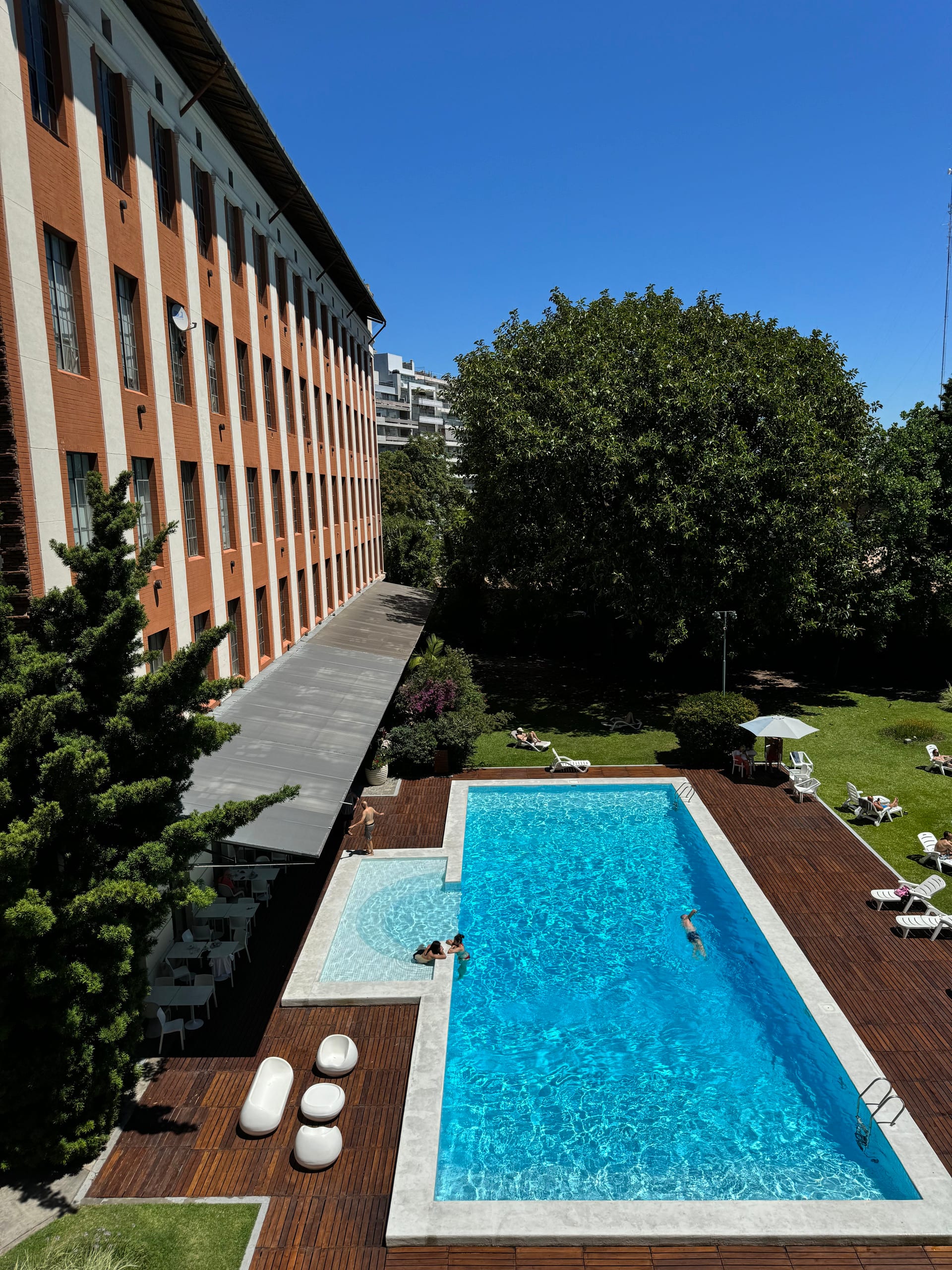 2 apt for 8 pax beside each other in Palermo