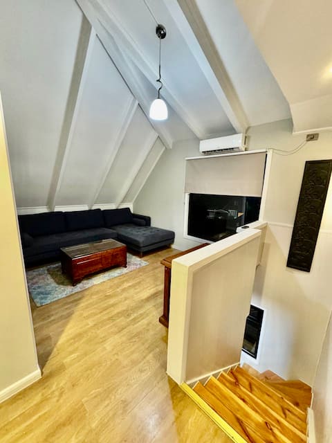 Top Airbnb: Family Home / Private Parking / Terrace / Hot Tub in Castro