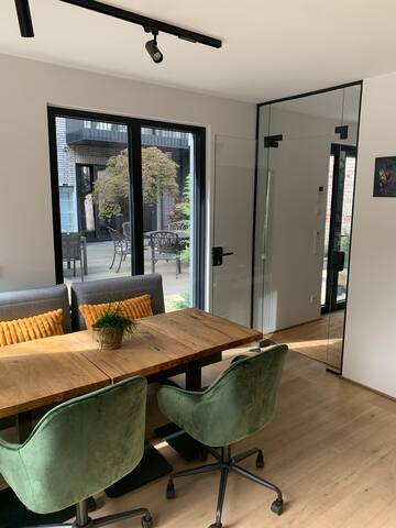 Luxury-Townhouse with Terrace gallery image 4