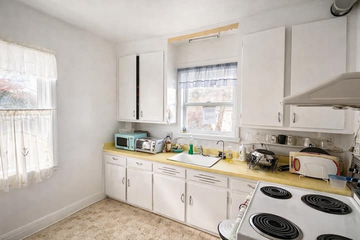 Private Room With Access To Garden - Dorval