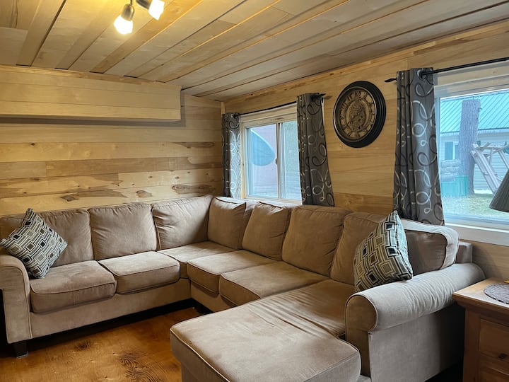 Grand canapé sectionnel avec télévision 60"
(Satellite Shaw Premium)