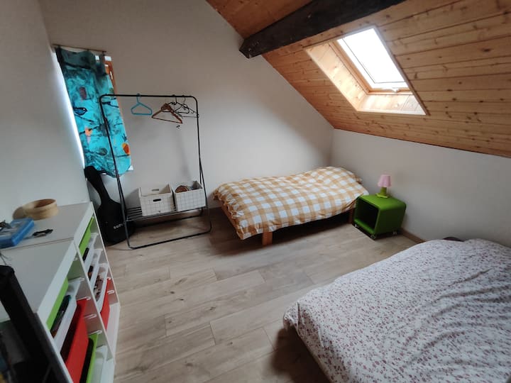 chambre à l'étage - 2 lits simples en 99