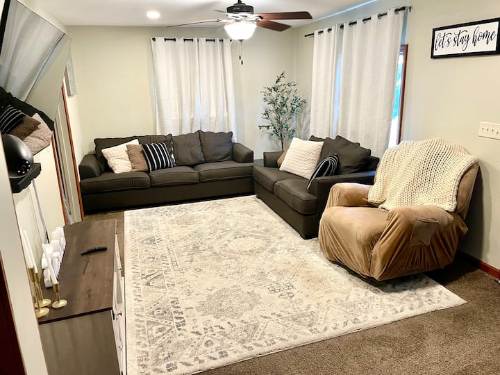 Cozy 3 Bedroom - Within 1 Mile Of Eaa Grounds! - Oshkosh, WI