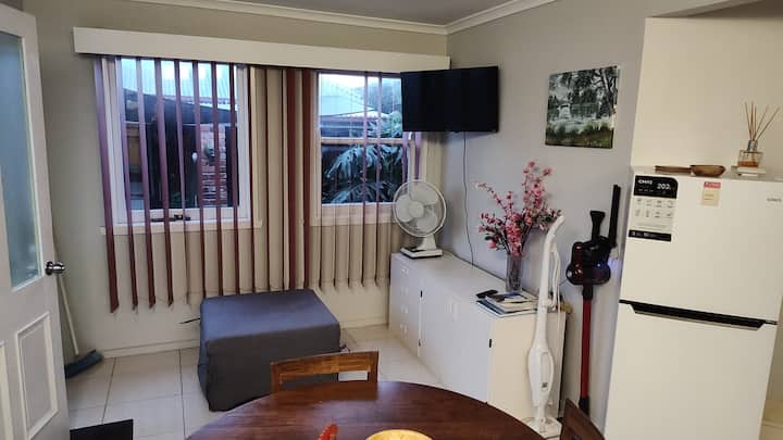 Compact Bungalow In A Peaceful, Serene Garden. - Bendigo