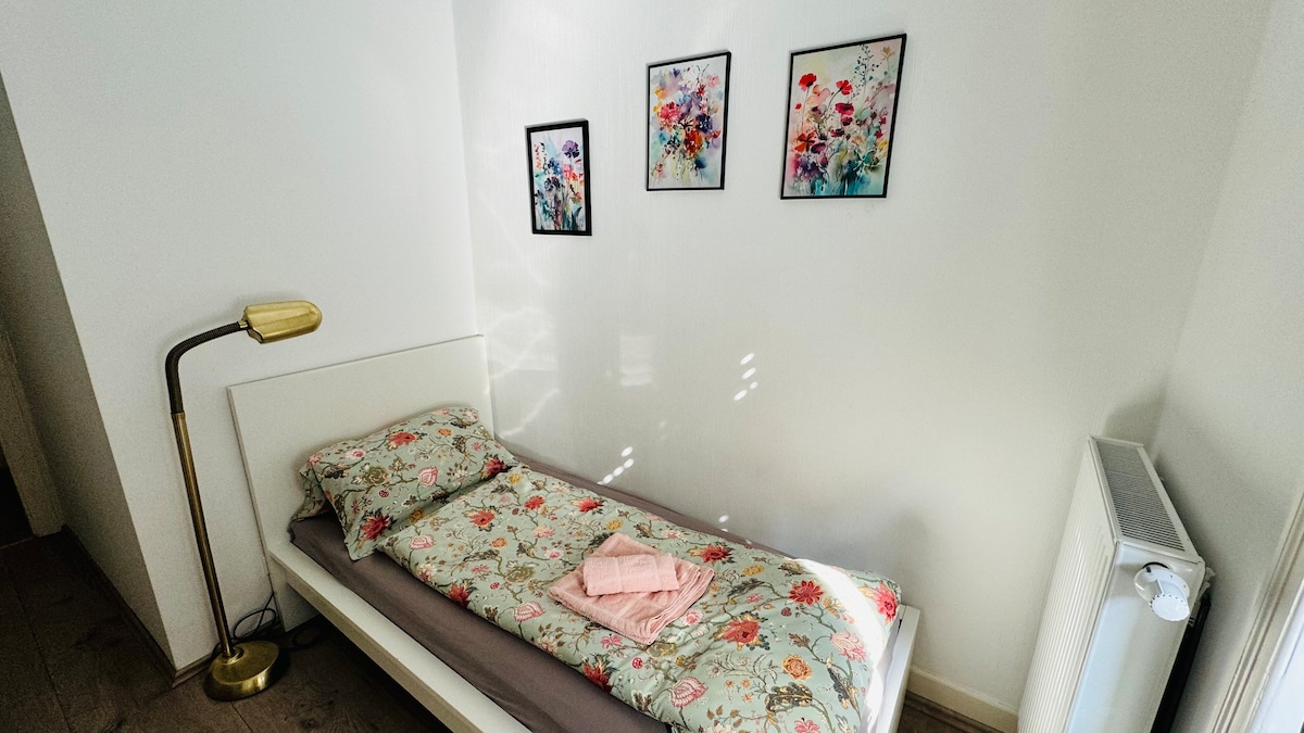 Central 3 bedroom apartment in the east with excellent transport links