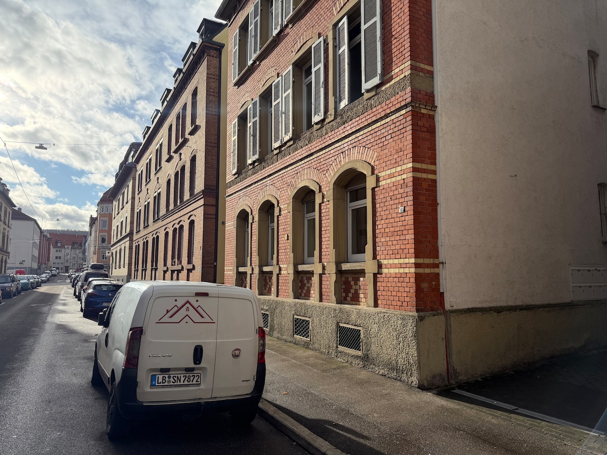 Central 3 bedroom apartment in the east with excellent transport links