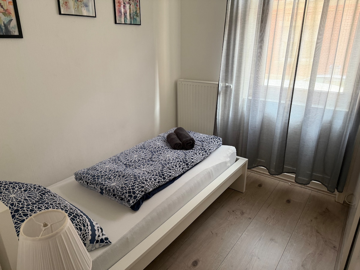 Central 3 bedroom apartment in the east with excellent transport links