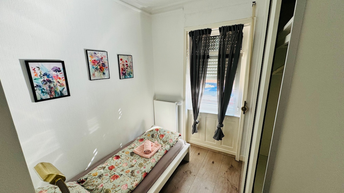 Central 3 bedroom apartment in the east with excellent transport links