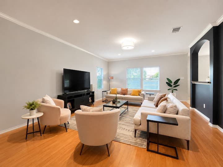 Modern South Austin Home|king Bed  Gym  Patio - Austin, TX