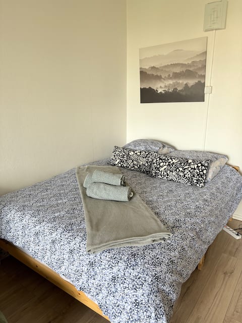 Charming 1-room quiet with closed parking and tram