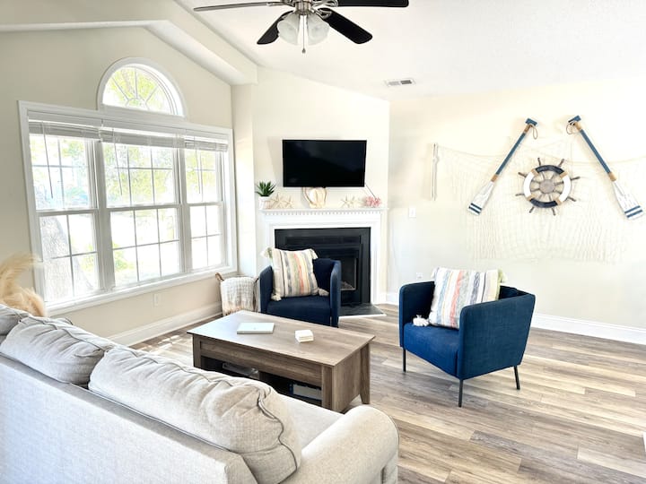 “Just Beachy” Island Cottage (.7mi To Beach!) - Oak Island, NC