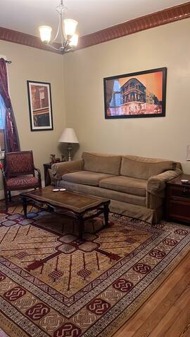 2 Bdrm Loft Apt w/ Balcony! 3 Blocks to the Ferry!