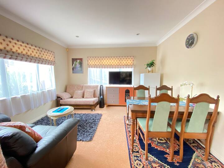 家庭房间和餐厅