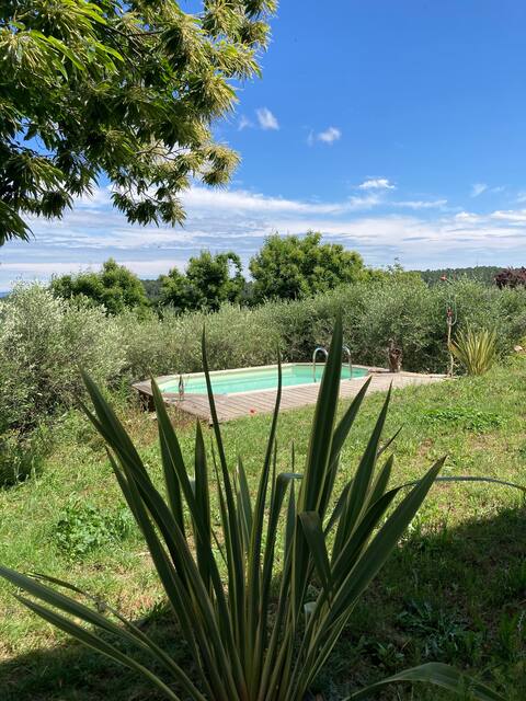 Le Châtaignier, with air conditioning & pool to share.