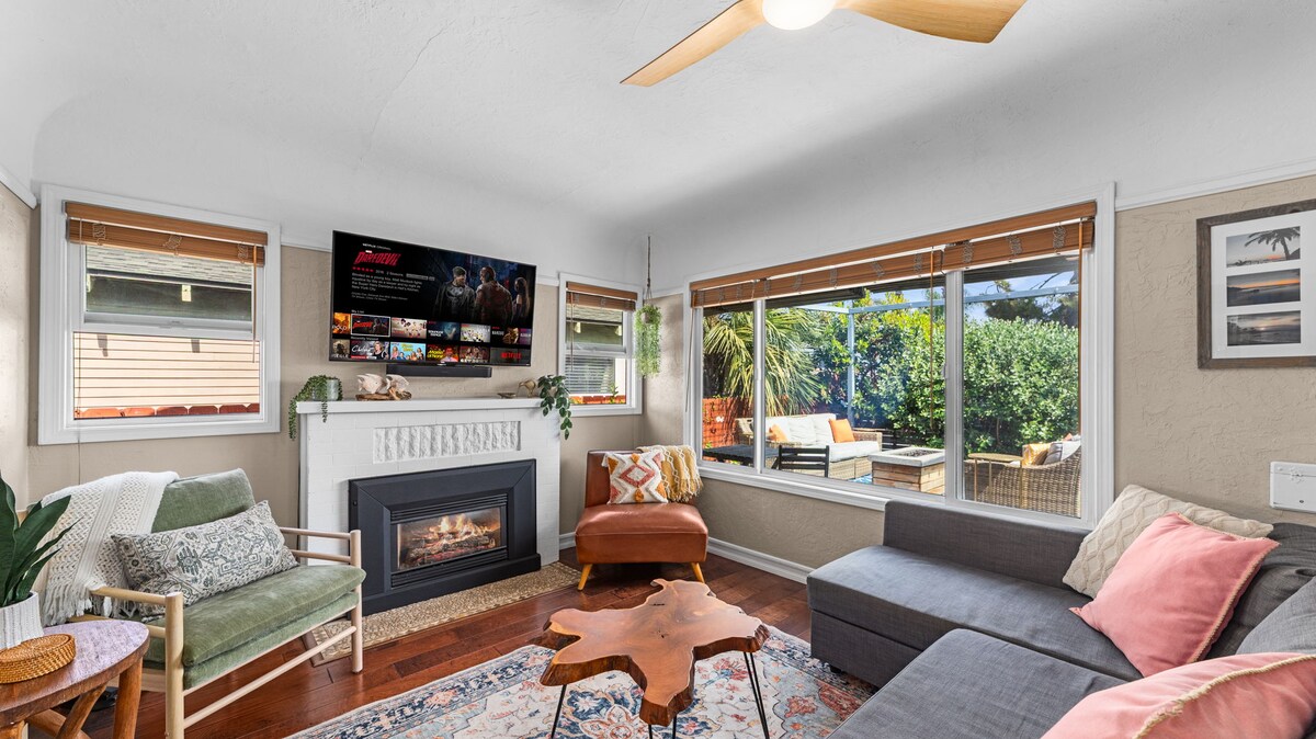 Successful Airbnb property: Ocean Beach 3BR/2BA • Shared Hot Tub • Parking in Ocean Beach