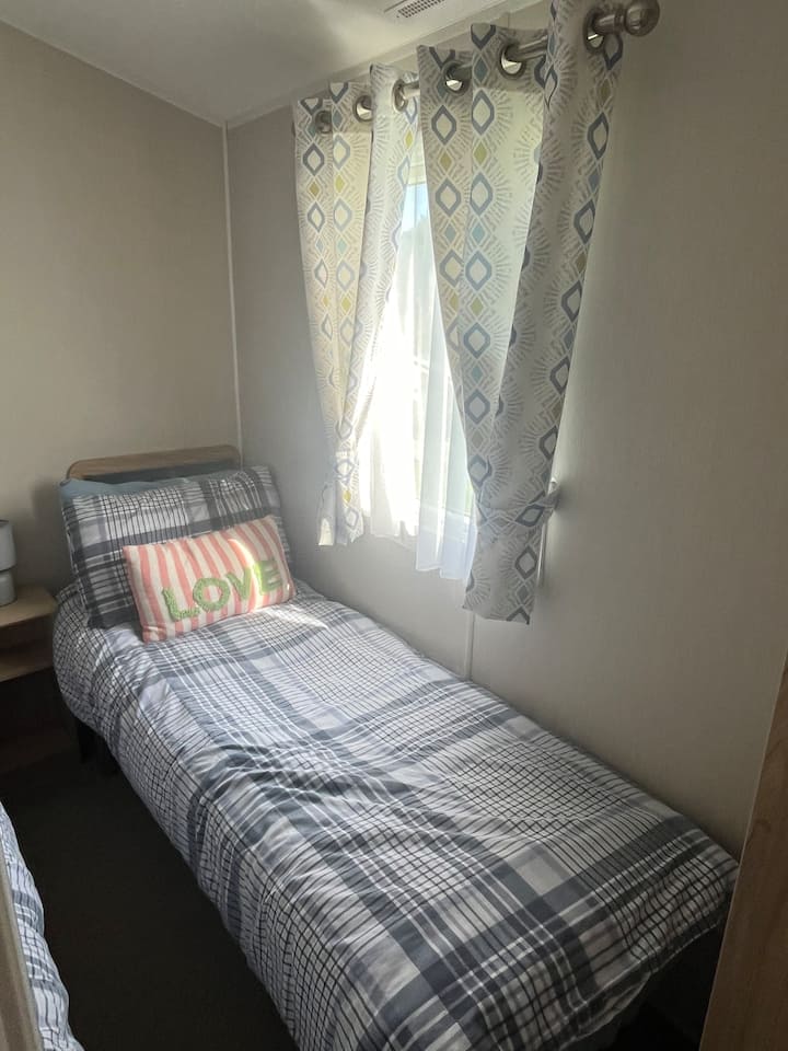 Una espaciosa habitación doble para soñar con aventuras 