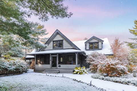 Beach, Hot Tub, Firepit, Canoe, Dock, Games Room