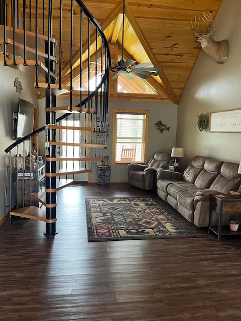 Wilderness Retreat with Hot Tub in Mammoth Cave