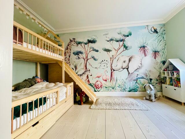 160 m2 børnevenlig centralt ved vandet med balkon gallery image 3