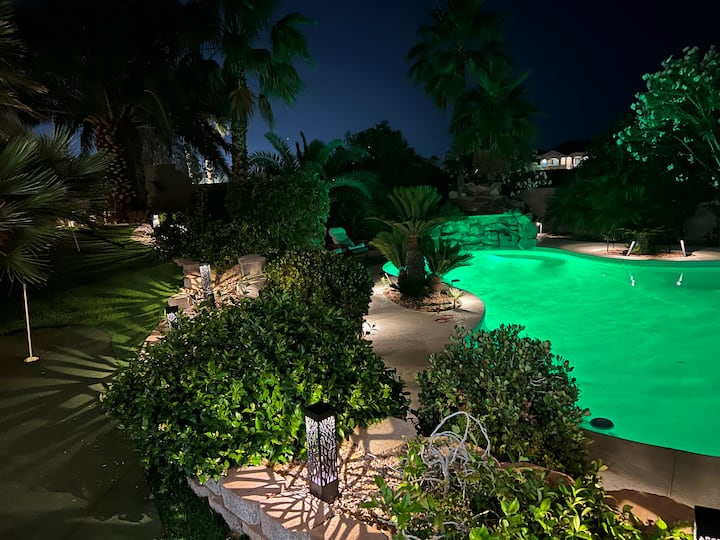 Tranquil oasis w/ Pool (heat xtra) Spa/ mini putt. - Houses for