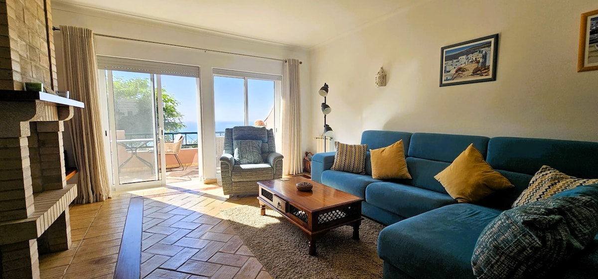 Anúncio popular: Spacious SeaView Apart -Shared Pool-near Luz-Lagos em Luz