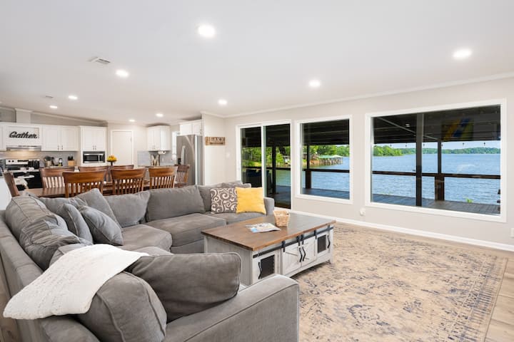Waterfront House with Amazing Views & Giant Deck