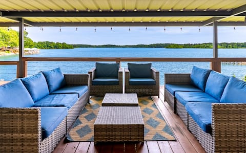 Waterfront House with Amazing Views & Giant Deck