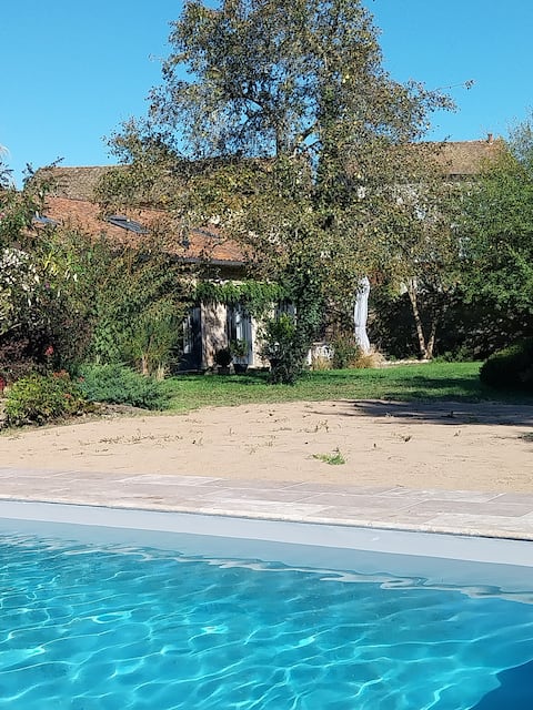 "L'Orangerie du Presbytère" with pool.