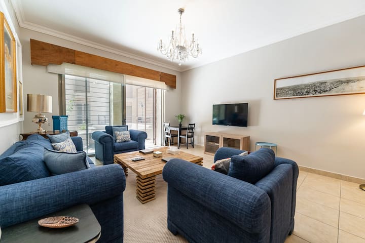 2 Br Apartment With Outdoor Area In Abdoun Area - Amã