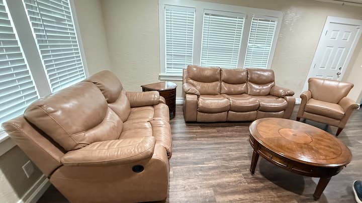 Cheerful 3 Bed 2 Bath Newly Renovated/off Fwy 99 - Stockton, CA