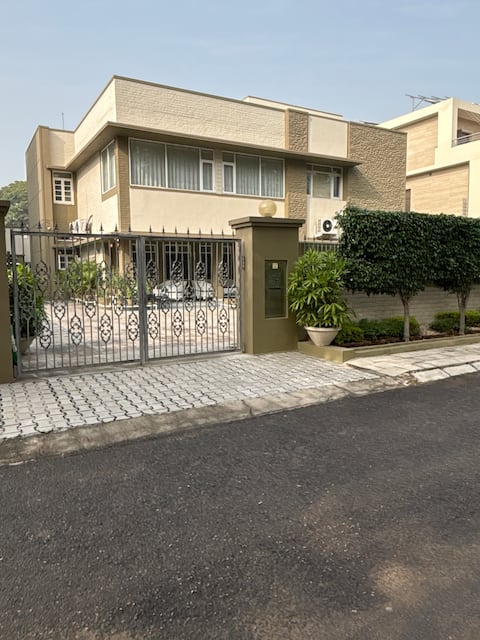 Family apartment- Home in City Beautiful (FF)