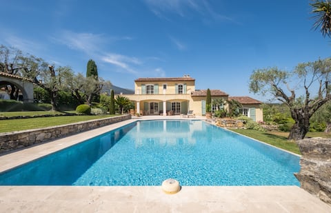 Jewel of 280m with Infinity Pool in Absolute Calm