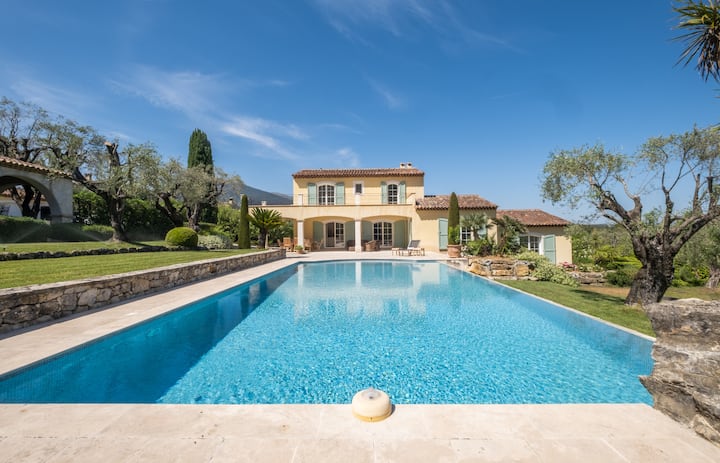 Bijou De 280m2 Et Piscine à Débordement Au Calme - Roquefort-les-Pins