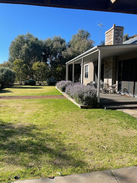 Clare Valley, cottage in Mintaro village - 4 Lines