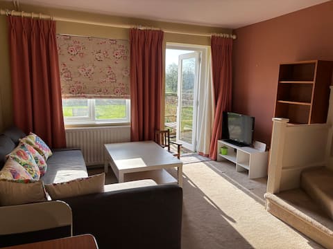 Popular Airbnb listing: Cosy home in central Stamford overlooking Meadows in Stamford