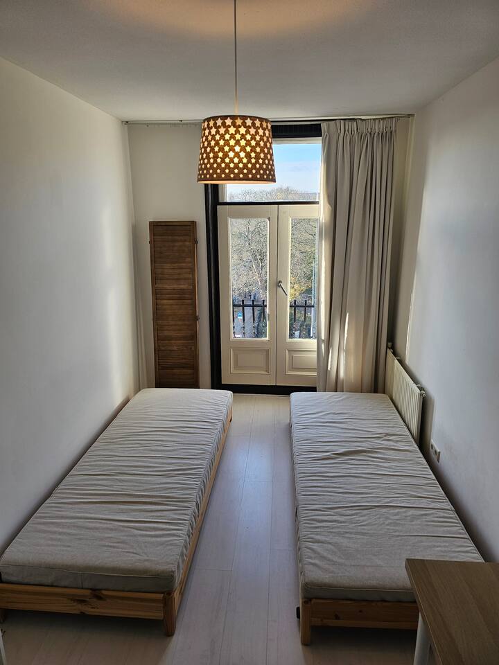 Во втората спална соба има 2 кревета. Овие се направени за вашиот престој. 