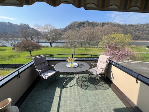 Exclusive accommodation with direct Rhine views