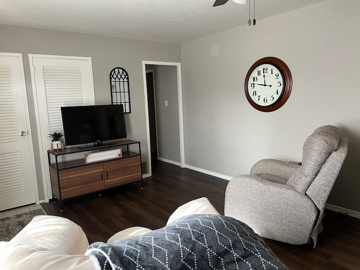 Cozy 3 Bedroom Home Close To Stl - Alton, IL