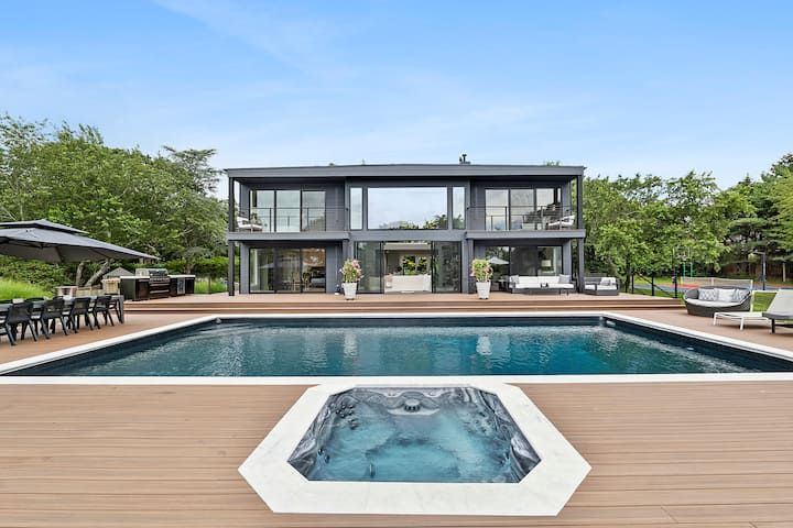 Resort Style Cheerful 5 Bedrooms Villa - Les Hamptons, NY