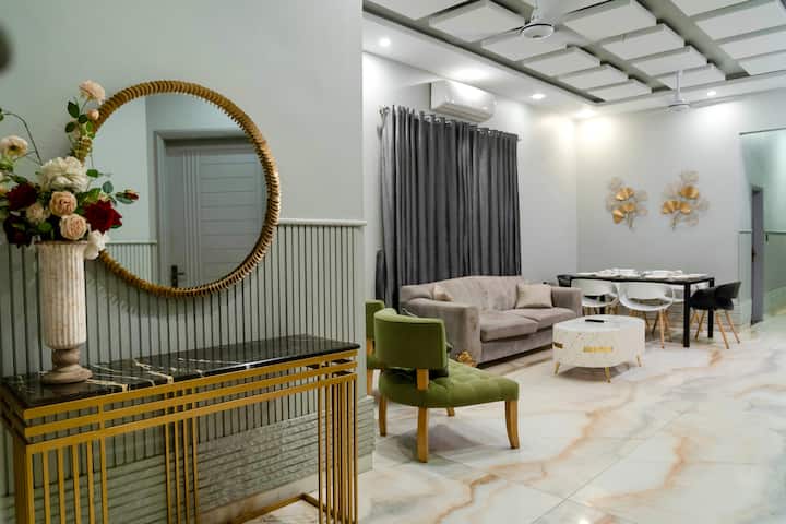 Gold Gf By La Casa – Luxury Stay + 24/7 Security - Karachi