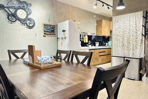 8 beds, priced by bed, family style, 13:00 check-out, near Old Street/free garage with charging stat