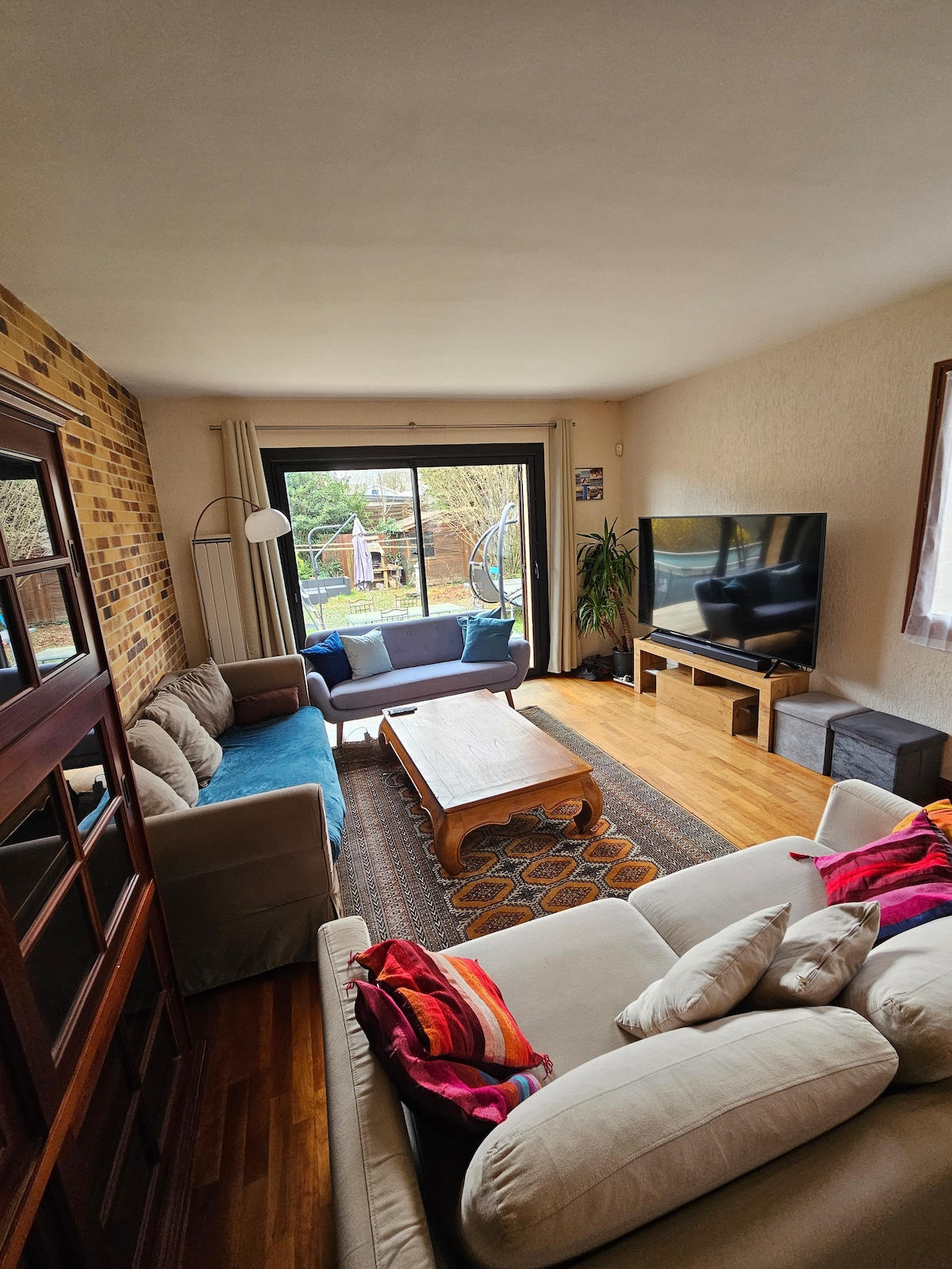 Popular Airbnb listing: “Villa spacieuse pour 16 personnes, salle de jeux in Corbeil Essonnes