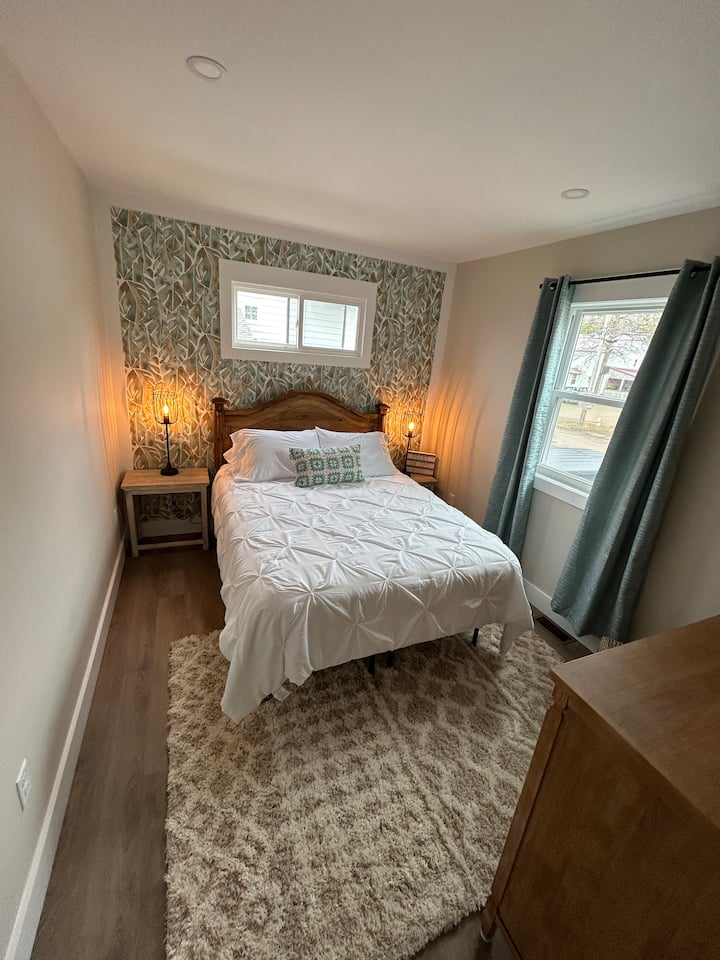 Нова спалня! Двойно легло. Качествено спално бельо и възглавници за хотела. 